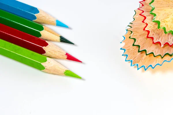 Crayon coloré et copeaux de bois d'entre eux — Photo