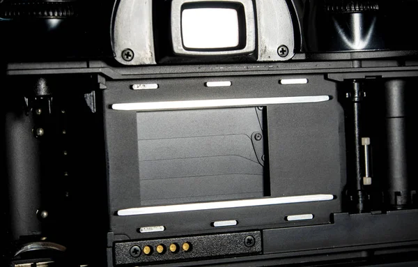 Cuerpo de la cámara SLR abierto tapa trasera a la posición de la película — Foto de Stock
