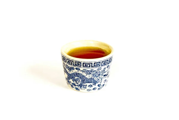 Tasses chinoises sur fond blanc — Photo