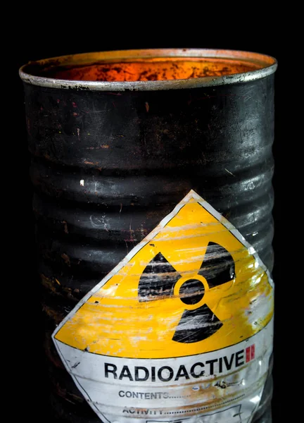 Chaleur dans un cylindre contenant des matières radioactives — Photo