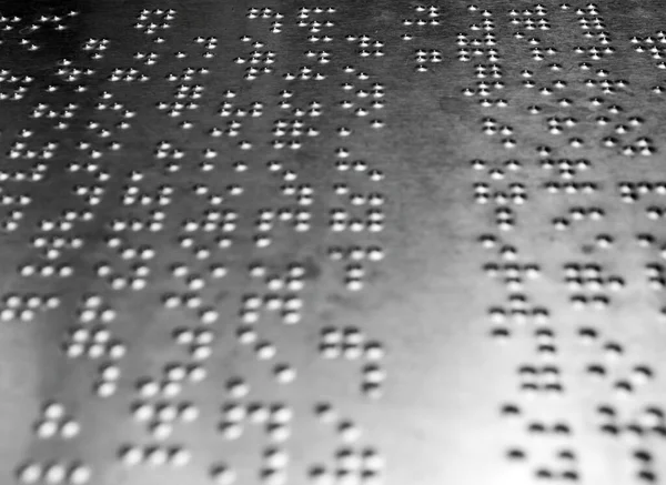 Kod Braille Dla Niewidomych Metalowej Tablicy Szczegółowego Opisu Wewnątrz Zoo — Zdjęcie stockowe