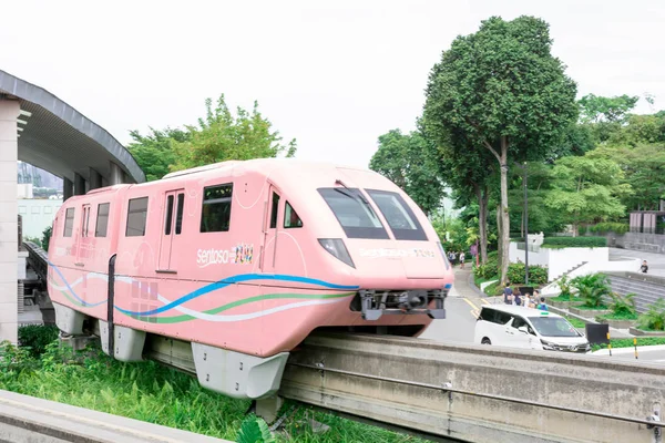 Sentosa pociąg ekspresowy podczas pracy w pobliżu Merlion Park Sento — Zdjęcie stockowe