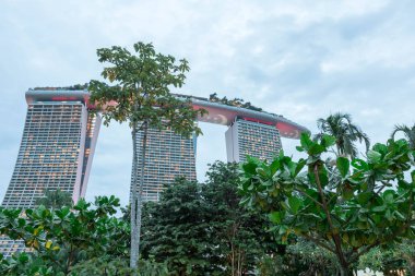Marina defne kumları ve Dragonfly Gölü gece, Singapur, 7 Temmuz,