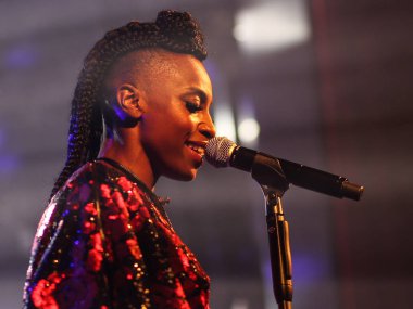 Zürih, İsviçre - 11 Mayıs 2018: Ünlü yolculuk hop grubu Morcheeba konser. Gece kulübü sahnede canlı üzerinde 11 Mayıs 2018 Zürih'te şarkı güzel şarkıcı, Skye Edwards,.
