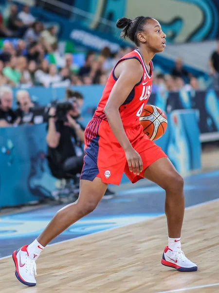 İspanya, Tenerife - 23 Eylül 2018: Kadınlar basketbol Dünya Kupası 2018. Bize basketbol oyuncusu, Jewell Loyd, eylem sırasında basketbol maç Çin vs ABD Quico Cabrera Arena Santa Cruz de Tenerife, İspanya.