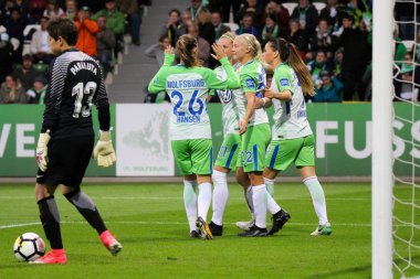 Wolfsburg, Almanya 11 Ekim 2017. Wolfsburg kadın takım bir gol sırasında kutluyor Uefa Kadınlar Şampiyonlar Ligi maç. VfL Wolfsburg vs atletik Madrid. 11 Ekim 2017 yılında Wolfsburg, Almanya. 