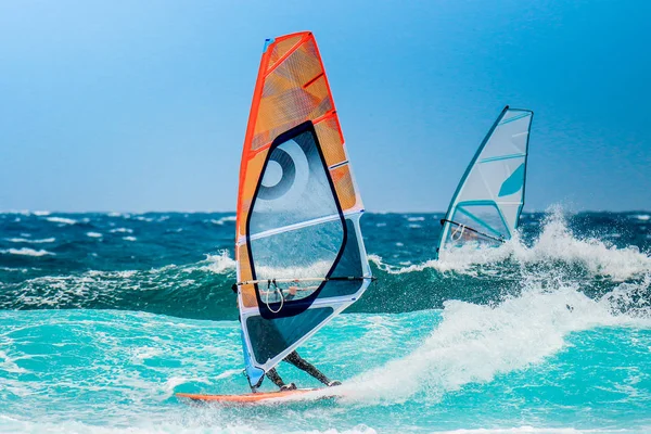 Water Sports Windsurfers Colored Sails Oceanic Blue Water Riding Waves — Stock Photo, Image