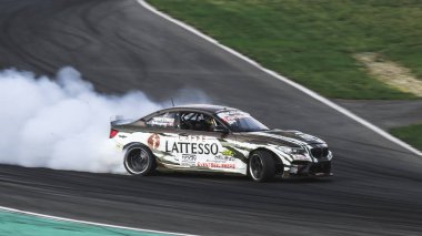 Oschersleben, Almanya, 30 Ağustos 2019:İsviçreli yarış pilotu Yves Meyer, Oschersleben'deki Motorsport Arena'da Drift Kings Uluslararası Serisi sırasında Bmw F22 kullanıyor.