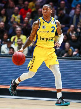 Braunschweig, Almanya, 27 Aralık 2019: Jairus Lyles, Volkswagen Halle 'de Lowen Braunschweig ve Merlins Crailsheim arasında oynanan BBL Bundesliga maçı sırasında.