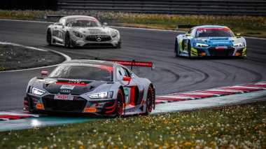 Oschersleben, Deutschland, 27 Nisan 2019 yarış sürücüsü Filip Salaquarda Oschersleben 'deki Motorsport Arena' da GT Ustası araba yarışı sırasında ISR takımı ile Audi R8 'i kullanıyordu..