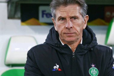 Wolfsburg, Almanya, 12 Aralık 2019: Wolkswagen, Wolkswagen Arena 'da VfL Wolfsburg ve AS Saint-Etienne arasında oynanan UEFA Avrupa Ligi karşılaşmasında Claude Puel' in teknik direktörü