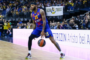 Berlin, Almanya, 04 Mart 2020: FC Barcelona 'dan basketbolcu Malcolm Delaney, Alba Berlin ile FC Barcelona arasında oynanan EuroLeague maçı sırasında Berlin, Almanya' da Mercedes Benz Arena 'da maç yaptı..