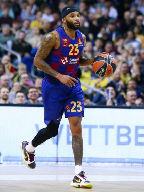 Berlin, Almanya, 04 Mart 2020: FC Barcelona Basketbol Ligi 'nden Malcolm Delaney, Berlin' deki Mercedes Benz Arena 'da Alba Berlin ile FC Barcelona arasında oynanan basketbol maçında