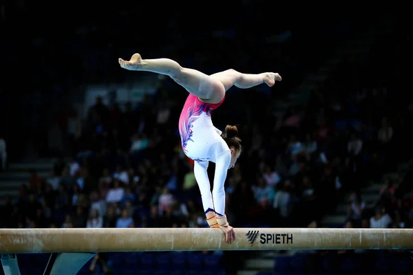 Szczecin, Polonya, 14 Nisan 2019: İsviçreli Ilaria Kaeslin, Avrupa artistik jimnastik şampiyonası sırasında denge aletinde yarışır