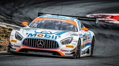 Oschersleben, Almanya, 26 Nisan 2019: Almanya 'daki Motorsport Arena' da düzenlenen GT MASTER araba yarışı sırasında İsveçli yarış sürücüsü Jimmy Eriksson Mercedes-AMG GT3 kullanıyor.