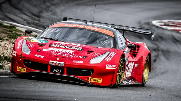 Oschersleben, Deutschland, 26 Nisan 2019: Alman sürücü Sebastian Asch, Almanya 'daki Motorsport Arena' da GT Master araba yarışı sırasında Ferrari 488 GT3 kullanıyordu..