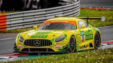Oschersleben, Almanya, 27 Nisan 2019: Oschersleben, Oschersleben 'deki Motorsport Arena' da yapılan GT Master araba yarışı sırasında Mercedes-AMG GT3 kullanan Fabian Vettel.