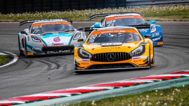 Oschersleben, Deutschland, 27 Nisan 2019: Aidan Read, Oschersleben, Almanya 'daki Motorsport Arena' da GT Ustası araba yarışı sırasında Mercedes GT kullanıyordu..