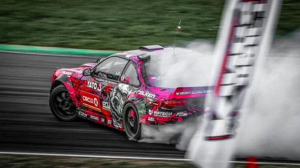 Oschersleben, Almanya, 30 Ağustos 2019: Almanya 'daki Drift Kings Uluslararası Serisi sırasında Nissan Silvia S14 süper şarjlı LSX 376 kullanan Karolina Pilarczyk.