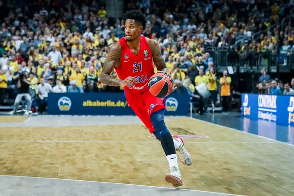 Berlin, Almanya, 25 Ekim 2019: CSKA Moskova 'dan Clyburn, Berlin' deki Mercedes Benz Arena 'da Alba Berlin ve CSKA Moskova arasında oynanan EuroLeague basketbol maçı sırasında faaliyete geçecek