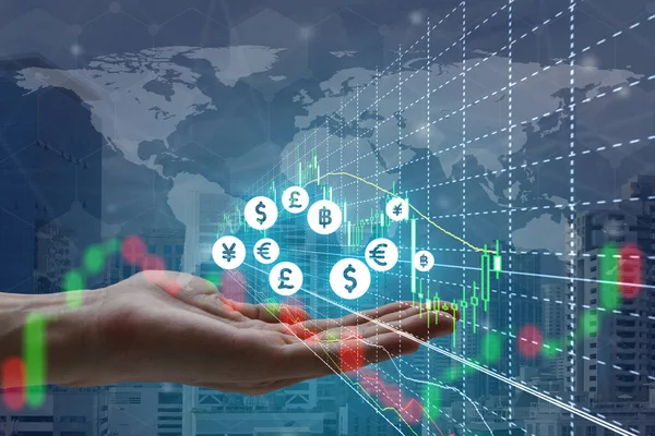 Fintech ve borsa veya finansal yatırım kavramı için mali grafik arayüzü tutan el çift pozlama.