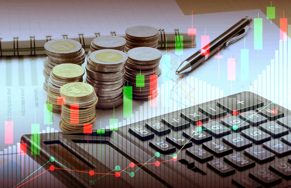 Çift Pozlama hesap makinesi ve Tayland ve borsa ya da finansal grafik için finansal yatırım kavramı sikkeleri.