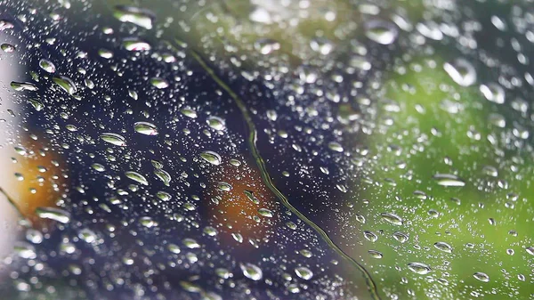 雨がガラスに降り — ストック写真