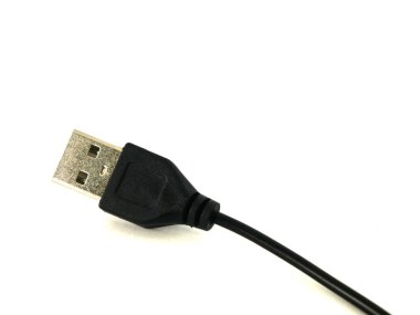 Beyaz arkaplanda usb kablosu.
