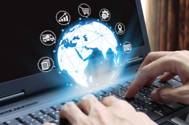 İşadamı el ile simge teknoloji, küresel iş kavramı Internet dizüstü bilgisayar kullanmak
