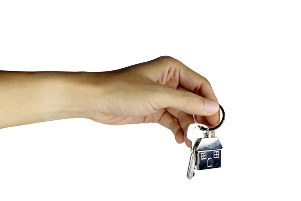 Hand håller husets nyckel isolerad på en vit bakgrund, med — Stockfoto