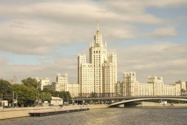 İmparatorluk tarzı mimaride. Gökdelen inşası