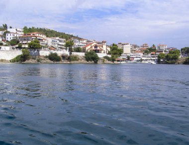 Kıyı yerleşim köyünün Panoraması. Avrupa şehri
