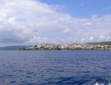 Kıyı yerleşim köyünün Panoraması. Avrupa şehri