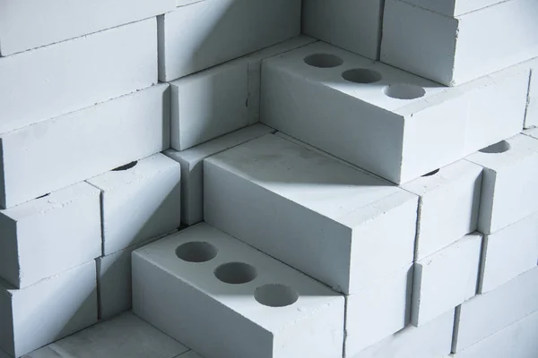 Fondo geométrico conceptual. Estilo Bauhaus. Ladrillos blancos pasos con sombra . — Foto de Stock