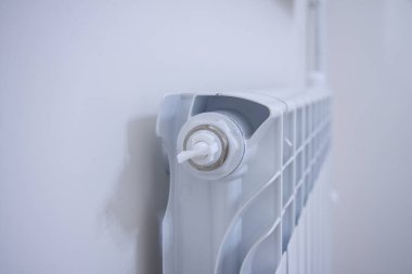 Oda konseptindeki ısıtma sisteminin tamiri.