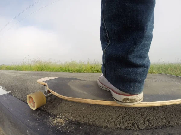 Fuß auf dem Skateboard Nahaufnahme, — Stockfoto