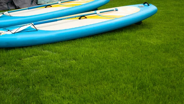 Board for rowing standing, SUP Board on the lawn — Stock Photo, Image