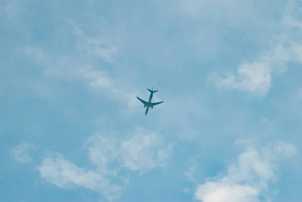 Das Flugzeug Fliegt Den Wolken Geschäftsflug Dicke Wolken — Stockfoto