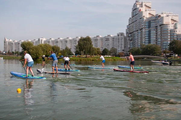 Minsk, Bielorrusia-8 de septiembre de 2018: comienza la carrera para ponerte de pie. evento en la ciudad , — Foto de Stock