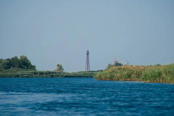 Latarnia morska nad Morzem Czarnym, ujście rzeki Dniepr, ukraiński krajobraz, — Zdjęcie stockowe