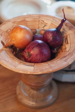 ahşap yemekleri, ahşap yemekler, çiğ soğan görünümü top,