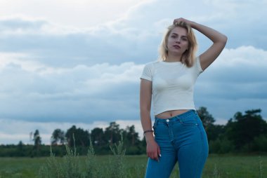 Artı Boyut model konsepti. Moda yaşam tarzı ve genç xl yaşam tarzı . Büyük ve güzel kız