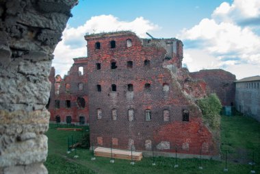 Shlisselburg, Rusya - 25 Ağustos 2019: Tarihi Oreshek kalesi eski bir Rus kalesidir. St. Petersburg yakınlarındaki Shlisselburg Kalesi, Rusya