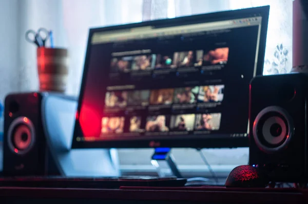 Seite Mit Verbotenen Inhalten Auf Dem Monitor Nicht Scharfen Bereich — Stockfoto