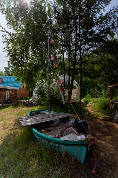 Vieux Bateau Abandonné Bleu Dans Herbe Village Russe Nord — Photo