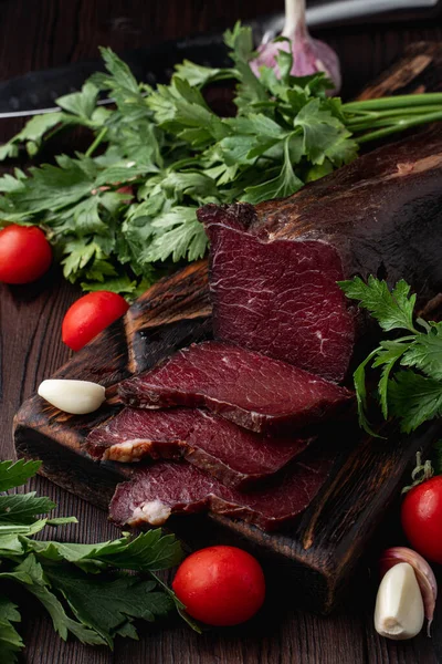 Kurutulmuş et, tütsülenmiş, katalog için güzel bir fotoğraf.