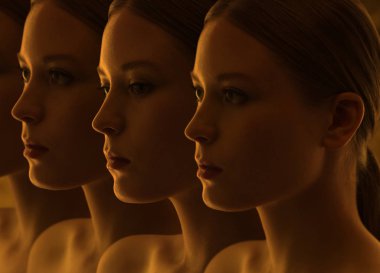 Tatlı kızlar gizemli yüz. Şüphe ve yansımaları. Karanlık grup portresi. Kopya veya klon