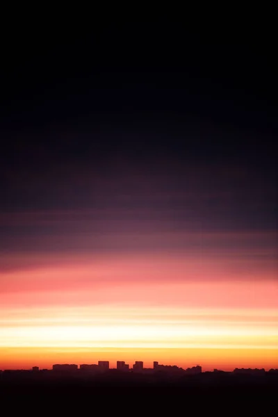 Şehre Karşı Günbatımı Gökyüzü Kontur Boş Alan — Stok fotoğraf