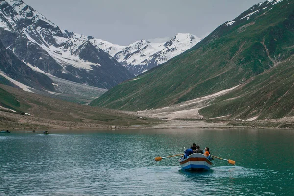 Turist Båtliv Saif Maluk Sjön Naran Valley Khyber Pakhtunkhua Pakistan — Stockfoto