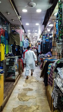 Zainab dükkanlarında kumaş pazarı, saddar bazar, Karaçi Pakistan 06/09/2018